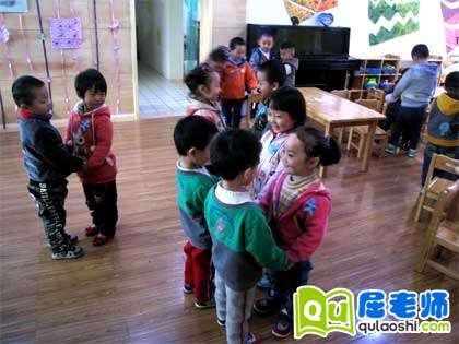 幼儿园传单 风车 小朋友 房子 彩虹 向日葵 爱 广