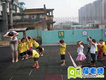 幼儿园小班游戏教案《木头人》